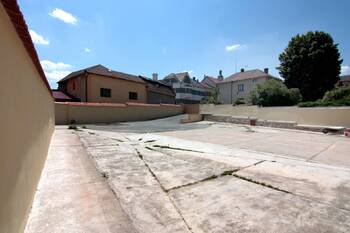 dvě parkovací stání - Pronájem bytu 2+1 v osobním vlastnictví 59 m², Kutná Hora