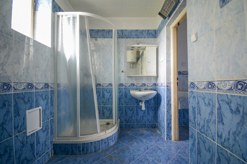 Koupelna s WC - Prodej domu 261 m², Kostelec nad Orlicí