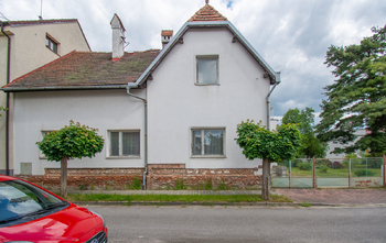 Pohled na dům z ulice - Prodej domu 261 m², Kostelec nad Orlicí