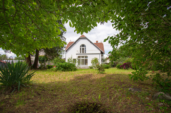 Pohled na dům ze zahrady - Prodej domu 261 m², Kostelec nad Orlicí