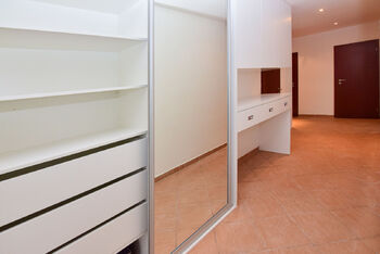 Prodej bytu 3+kk v osobním vlastnictví 76 m², Praha 10 - Pitkovice
