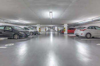 parkování v garáži - Prodej bytu 3+kk v osobním vlastnictví 58 m², Praha 10 - Uhříněves