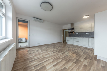 Prodej bytu 3+kk v osobním vlastnictví 58 m², Praha 10 - Uhříněves
