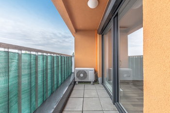 lodžie - Prodej bytu 3+kk v osobním vlastnictví 58 m², Praha 10 - Uhříněves