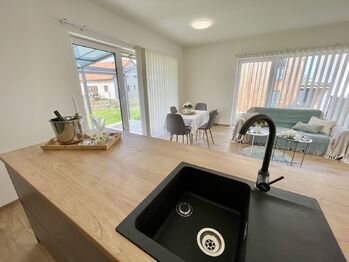 Obytná místnost v přízemí - Pronájem bytu 4+kk v osobním vlastnictví 104 m², Dobev