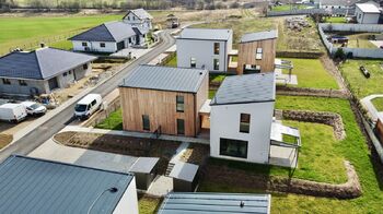 Byt/dům a zahrada a okolí - Pronájem bytu 4+kk v osobním vlastnictví 104 m², Dobev