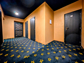 zázemí společenské části ... - Prodej restaurace 1284 m², Skuhrov