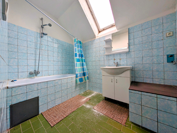 sociální zázemí bytů ... - Prodej restaurace 1284 m², Skuhrov