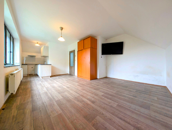služební byty ... - Prodej restaurace 1284 m², Skuhrov