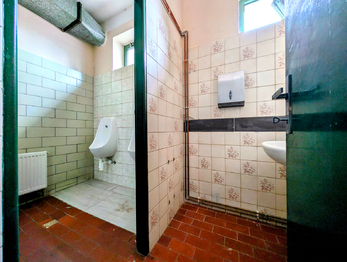 sociální zázemí bytů ... - Prodej restaurace 1284 m², Skuhrov