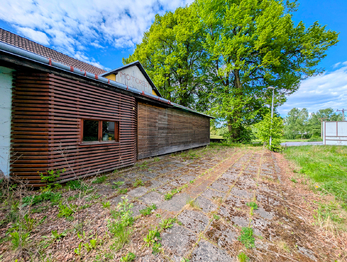 venkovní posezebí a krytá terasa ... - Prodej restaurace 1284 m², Skuhrov