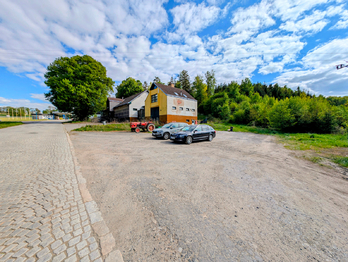 manipulační a parkovací prostor ... - Prodej restaurace 1284 m², Skuhrov