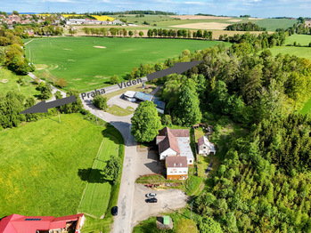 u silnice I. třídy, vedle čerpací stanice ... - Prodej restaurace 1284 m², Skuhrov