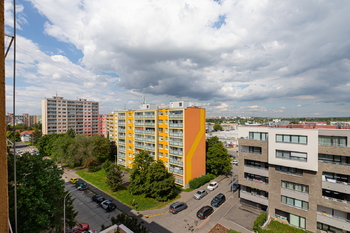 Pohled z okna - Prodej bytu 1+1 v osobním vlastnictví 38 m², Praha 4 - Libuš