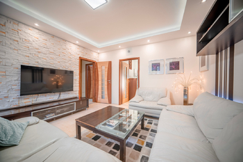 Prodej bytu 4+1 v osobním vlastnictví 90 m², Praha 5 - Hlubočepy
