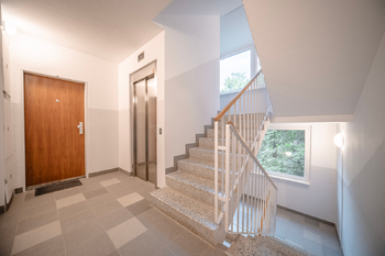 Prodej bytu 4+1 v osobním vlastnictví 90 m², Praha 5 - Hlubočepy