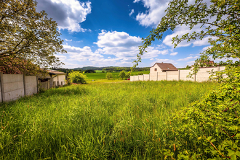 Prodej pozemku 1316 m², Kluky
