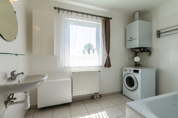 Koupelna - Prodej domu 131 m², Praha 5 - Řeporyje