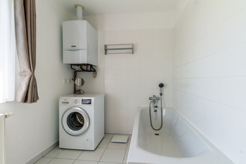 Koupelna - Prodej domu 131 m², Praha 5 - Řeporyje