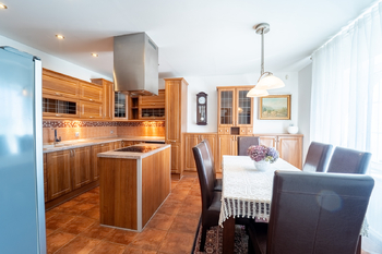 Prodej domu 175 m², Chrášťany