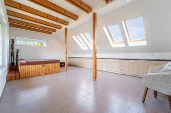 Prodej domu 175 m², Chrášťany