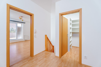 5NP chodba - Prodej bytu 3+kk v osobním vlastnictví 126 m², Čelákovice