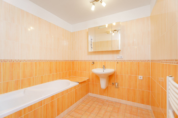 koupelna 4NP - Prodej bytu 3+kk v osobním vlastnictví 126 m², Čelákovice