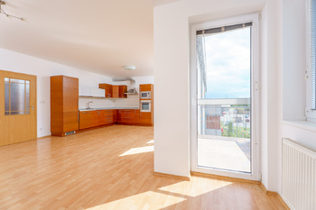 obývací místnost + kk - Prodej bytu 3+kk v osobním vlastnictví 126 m², Čelákovice 