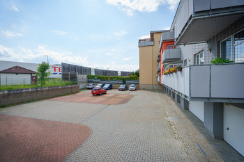 soukromé parkoviště - Prodej bytu 3+kk v osobním vlastnictví 126 m², Čelákovice