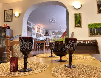 osobité sklo - Pronájem restaurace 190 m², Praha 9 - Újezd nad Lesy