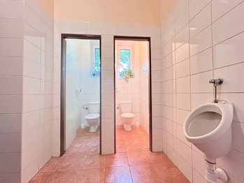 prostorná wc - Pronájem restaurace 190 m², Praha 9 - Újezd nad Lesy