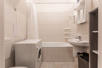 Pronájem bytu 1+kk v družstevním vlastnictví 27 m², Praha 4 - Nusle