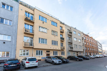Pronájem bytu 1+kk v družstevním vlastnictví 27 m², Praha 4 - Nusle