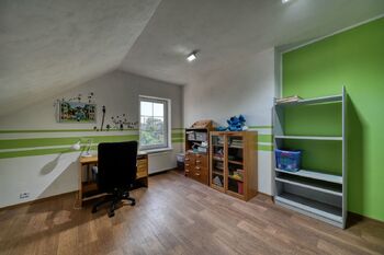 dětský pokoj v patře - Prodej domu 200 m², Kolín