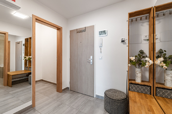 Prodej bytu 2+kk v osobním vlastnictví 56 m², Praha 10 - Uhříněves