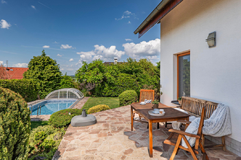 slunná terasa - Prodej domu 286 m², Bradlec