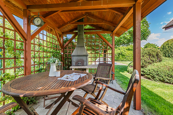 pergola s krbem - Prodej domu 286 m², Bradlec