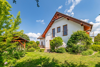 prostorná zahrada - Prodej domu 286 m², Bradlec