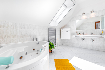 hydromasážní vana - Prodej domu 286 m², Bradlec