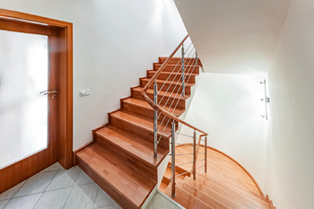 schodiště - Prodej domu 286 m², Bradlec