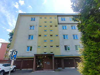 V strana domu - Prodej bytu 3+1 v osobním vlastnictví 86 m², Ostrava