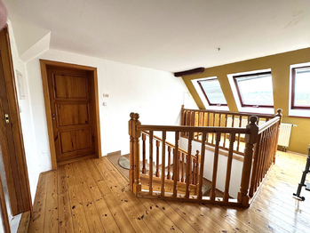schodiště - Prodej domu 372 m², Buzice