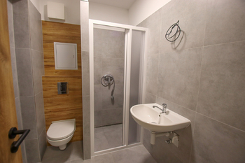 koupelna - Pronájem bytu 1+1 v osobním vlastnictví 44 m², České Budějovice