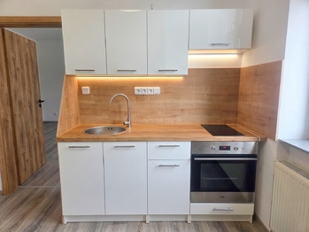 kuch. kout - Pronájem bytu 1+1 v osobním vlastnictví 44 m², České Budějovice