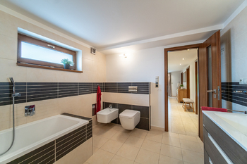 Prodej domu 254 m², Praha 5 - Zličín