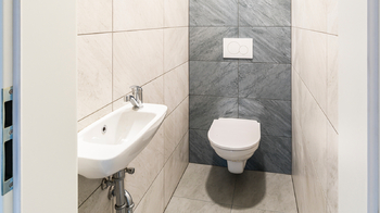 Samostatné WC - Prodej bytu 3+kk v osobním vlastnictví 54 m², Praha 9 - Horní Počernice
