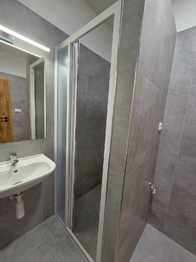 sprchový kout - Pronájem bytu 2+kk v osobním vlastnictví 49 m², České Budějovice