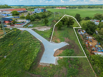 Prodej pozemku 5576 m², Kouřim
