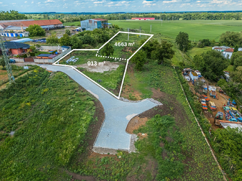 Prodej pozemku 5576 m², Kouřim