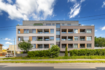 Pohled na dům - Prodej bytu 1+kk v družstevním vlastnictví 43 m², Pardubice